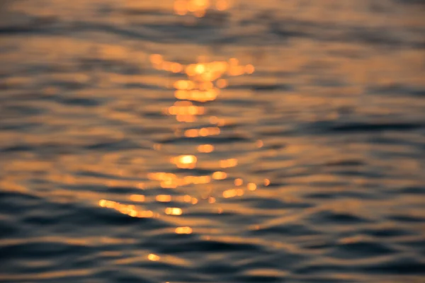 Su yüzeyinin arka plan bulanıklık — Stok fotoğraf