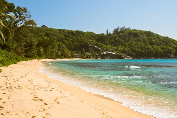 Tropical beach at Mahe island Seychelles — Stock Photo, Image