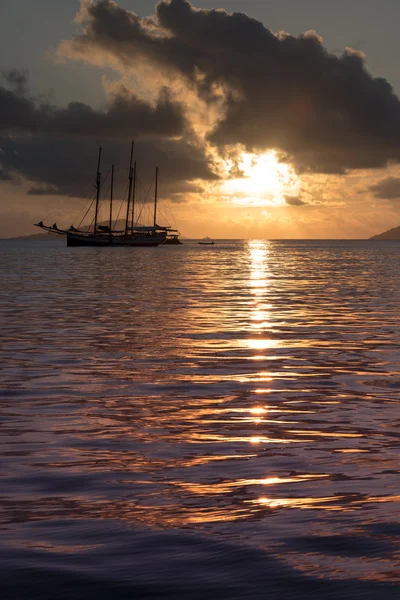 Fritids Yacht på Indiska oceanen — Stockfoto