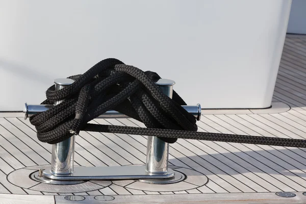 A mooring rope with a knotted — Stock Photo, Image