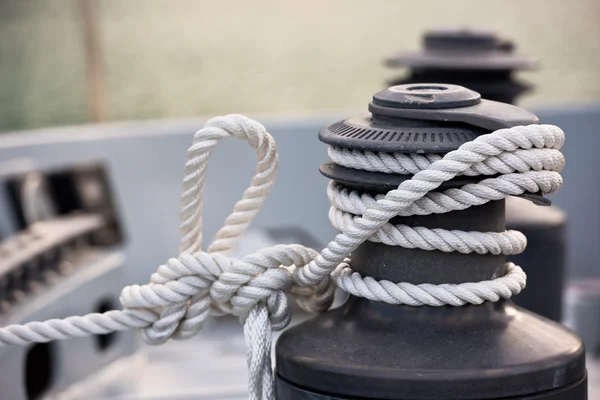 Winch and rope, yacht detail — Stock Photo, Image