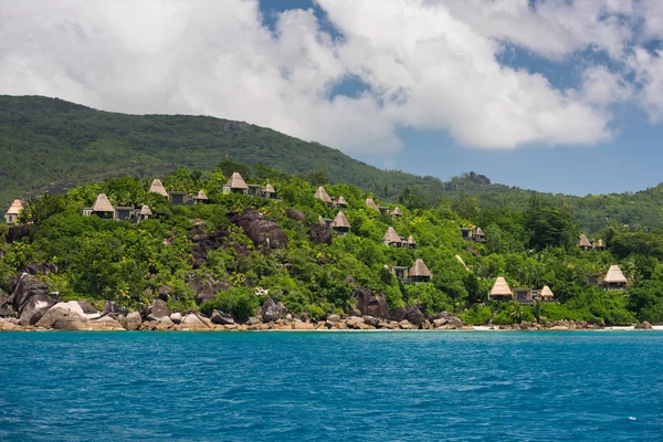 Vista della costa delle Seychelles con case — Foto Stock