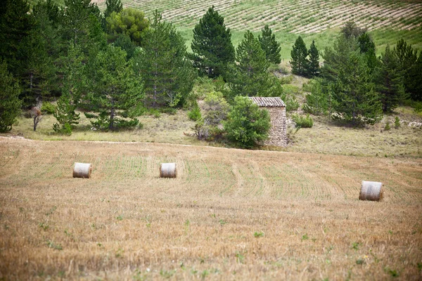 Farm and Straw bales in Provence, France — Stock Photo, Image