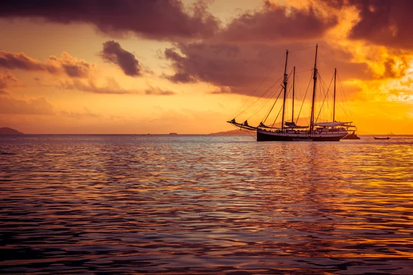 Bateau de plaisance à l'océan Indien — Photo