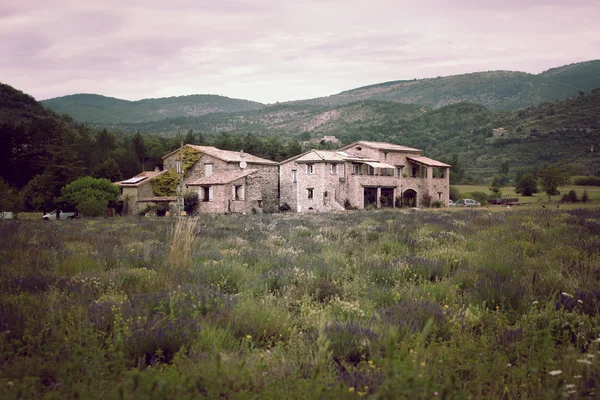 Casa de pedra na Provença rural , — Fotografia de Stock