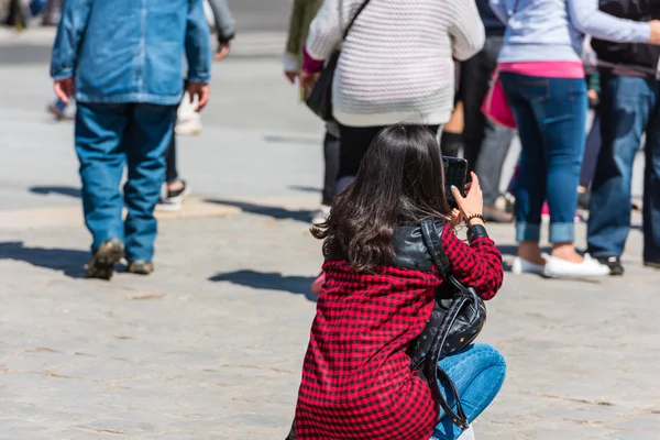 Woman taking a photo — Stock Photo, Image