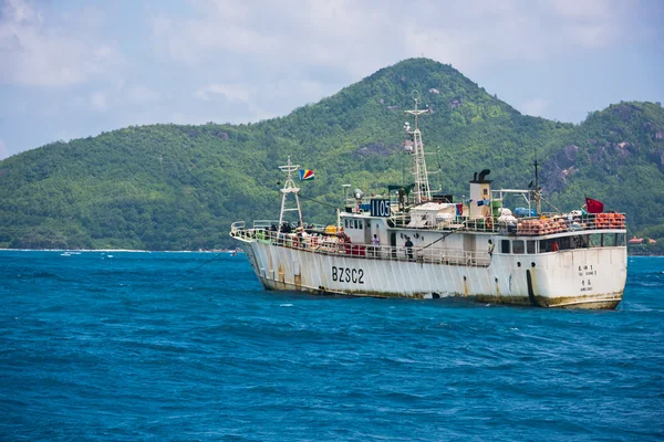 Frachtschiff unterwegs — Stockfoto