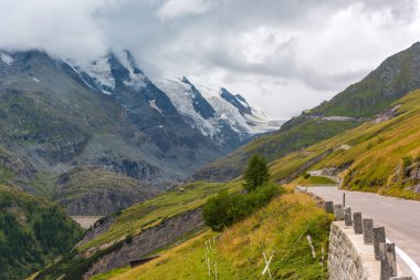 Grossglockner yüksek dağ yolu