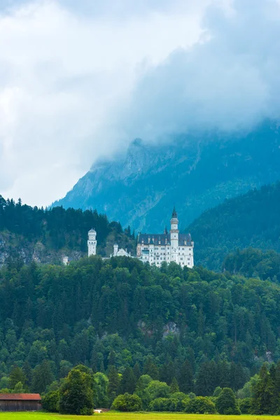 Widok na zamek Neuschwanstein bawarskie — Zdjęcie stockowe
