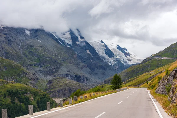 Высокая альпийская дорога Гроссглокнера — стоковое фото