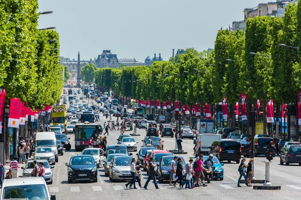 View of the Champs Elysees Avenue in Paris — Stock Photo, Image