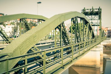 Sado Nehri üzerinde köprü. Alcacer do Sal