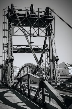 Sado Nehri üzerinde köprü. Alcacer do Sal