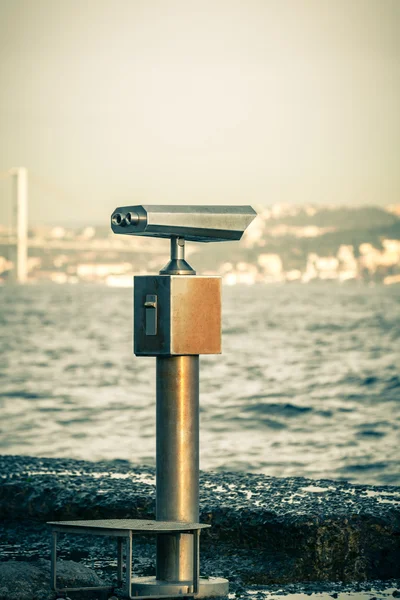 Telescópio com vista para o mar — Fotografia de Stock