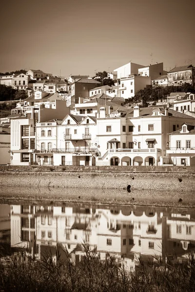 Alcacer do sal in der Nähe des Flusses sado in portugal — Stockfoto
