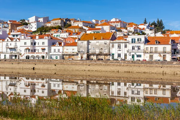 Alcacer do Sal a nedaleko řeky Sado v Portugalsku — Stock fotografie