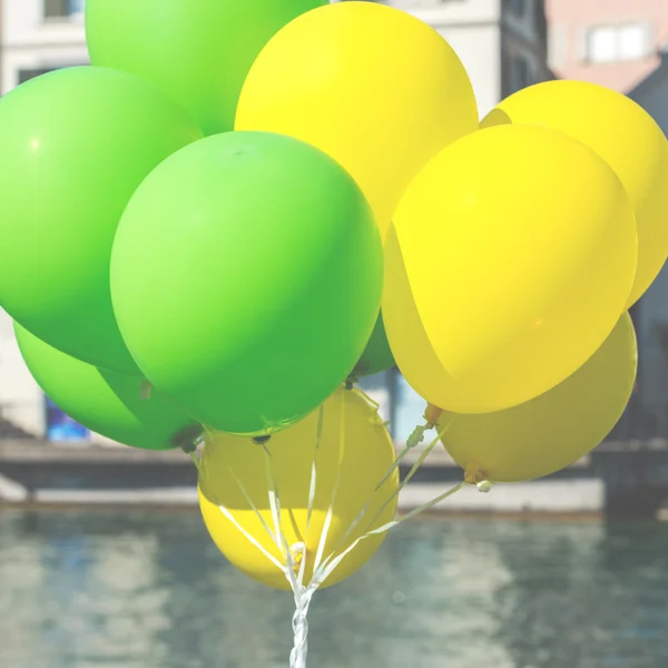 Zářivě žluté a zelené bubliny — Stock fotografie