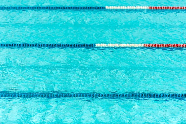 Klart genomskinligt swimmingpool — Stockfoto