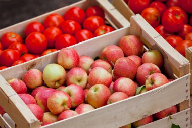 Taze elma ve domates