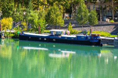Yüzen görünümünü Nehri üzerinde