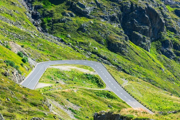 Camino de vuelta en las montañas — Foto de Stock