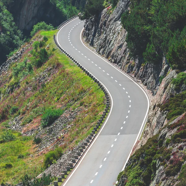 Road Turn in Mountains — Stock Photo, Image