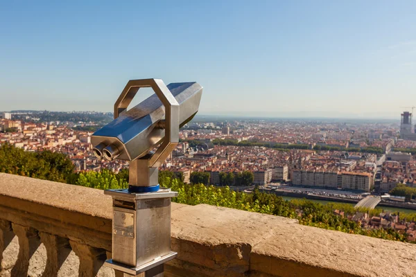 Dalekohled s výhledem pro Lyon, — Stock fotografie