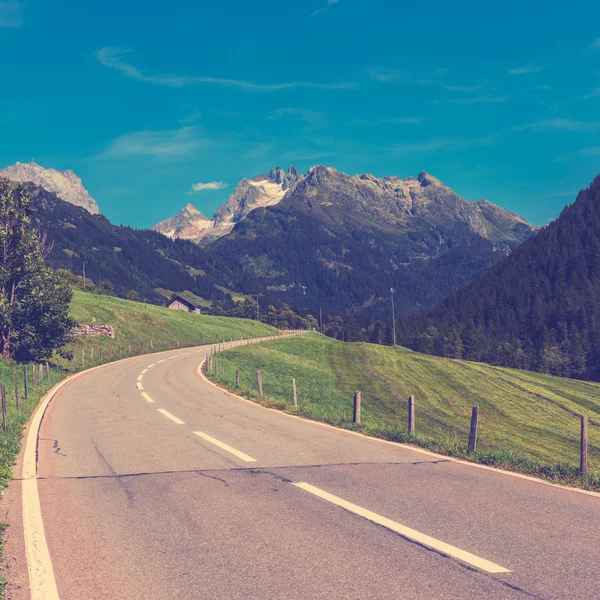 Road Turn in Mountains — Stock Photo, Image