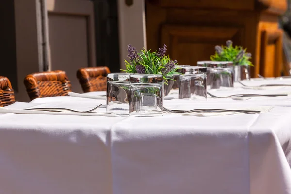 Cozy Restaurant tables ready for service — Stock Photo, Image