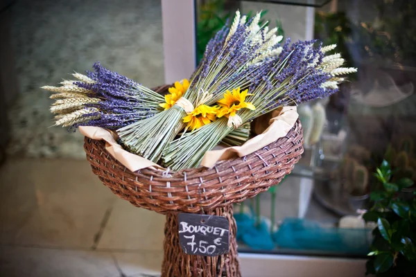 Vendendo cachos de lavanda — Fotografia de Stock