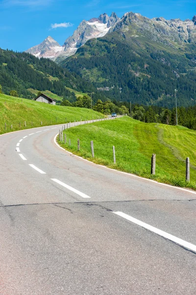 Road Turn in Mountains — Stock Photo, Image