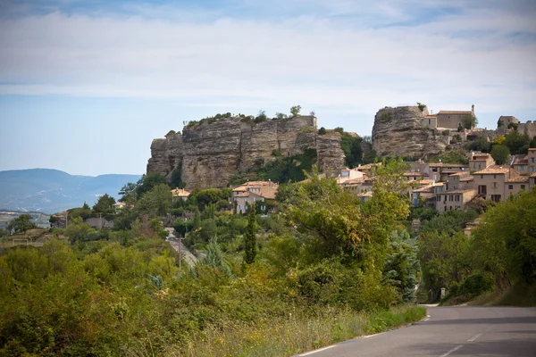 在普罗旺斯，法国的 Saignon 村庄视图 — 图库照片