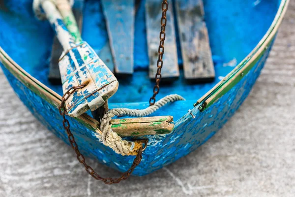 Oude blauwe vissersboot — Stockfoto