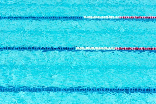 Duidelijke transparante zwembad — Stockfoto
