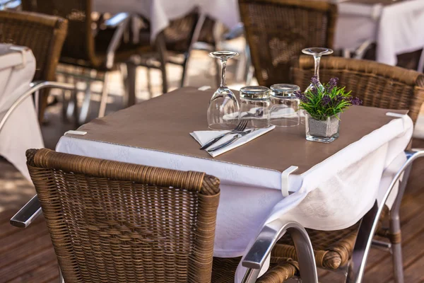 Cozy Restaurant tables ready for service — Stock Photo, Image