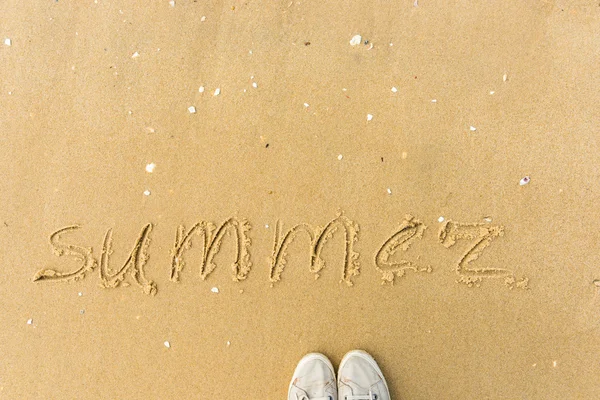 Sommer auf Sand am Strand geschrieben — Stockfoto