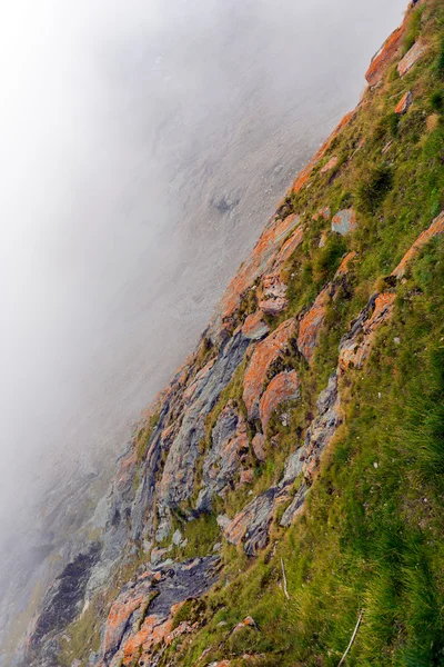 Les montagnes du Grossglockner par temps brumeux — Photo