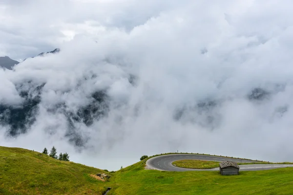 Grossglockner dağlarda sisli hava — Stok fotoğraf