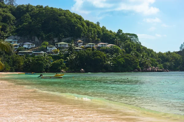 Spiaggia tropicale sull'isola di Mahe Seychelles — Foto Stock