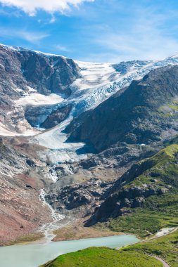 Steingletcher ve Steinse Sustenpass yakın