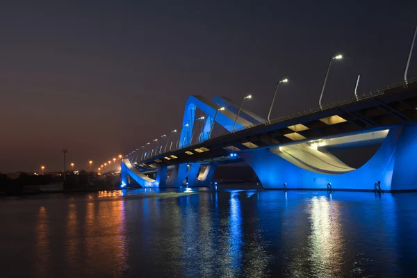 Ponte Sheikh Zayed à noite — Fotografia de Stock