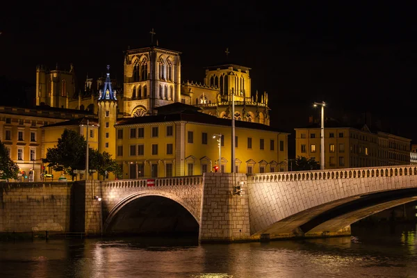 Paisaje urbano de Lyon, Francia por la noche — Foto de Stock