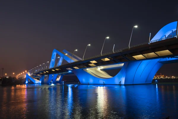 Sheikh Zayed Bridge nocą — Zdjęcie stockowe