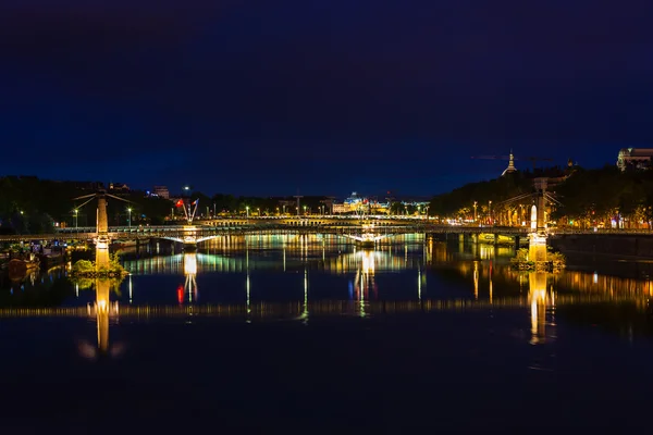 Cityscape de Lyon, França à noite — Fotografia de Stock