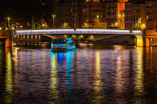Cityscape de Lyon, França à noite — Fotografia de Stock