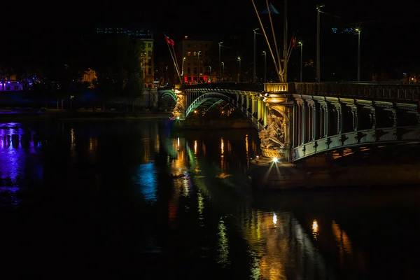 Cityscape de Lyon, França à noite — Fotografia de Stock