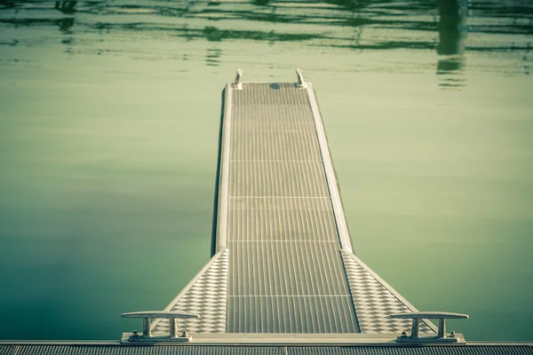 Muelle moderno en el agua —  Fotos de Stock