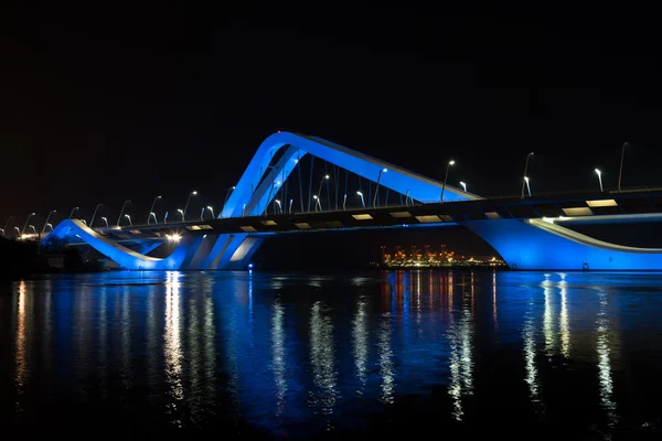 Мост Шейха Зайеда ночью — стоковое фото