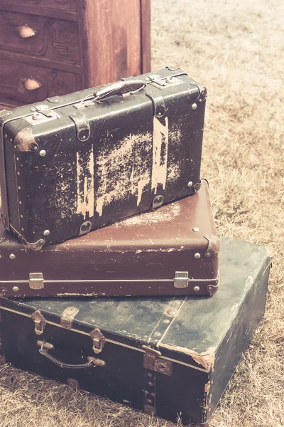 Старі валізи купа ретро стилю — стокове фото