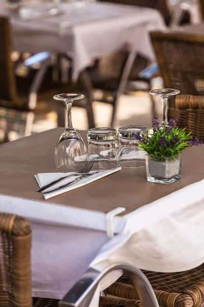 Gemütlicher Restauranttisch — Stockfoto